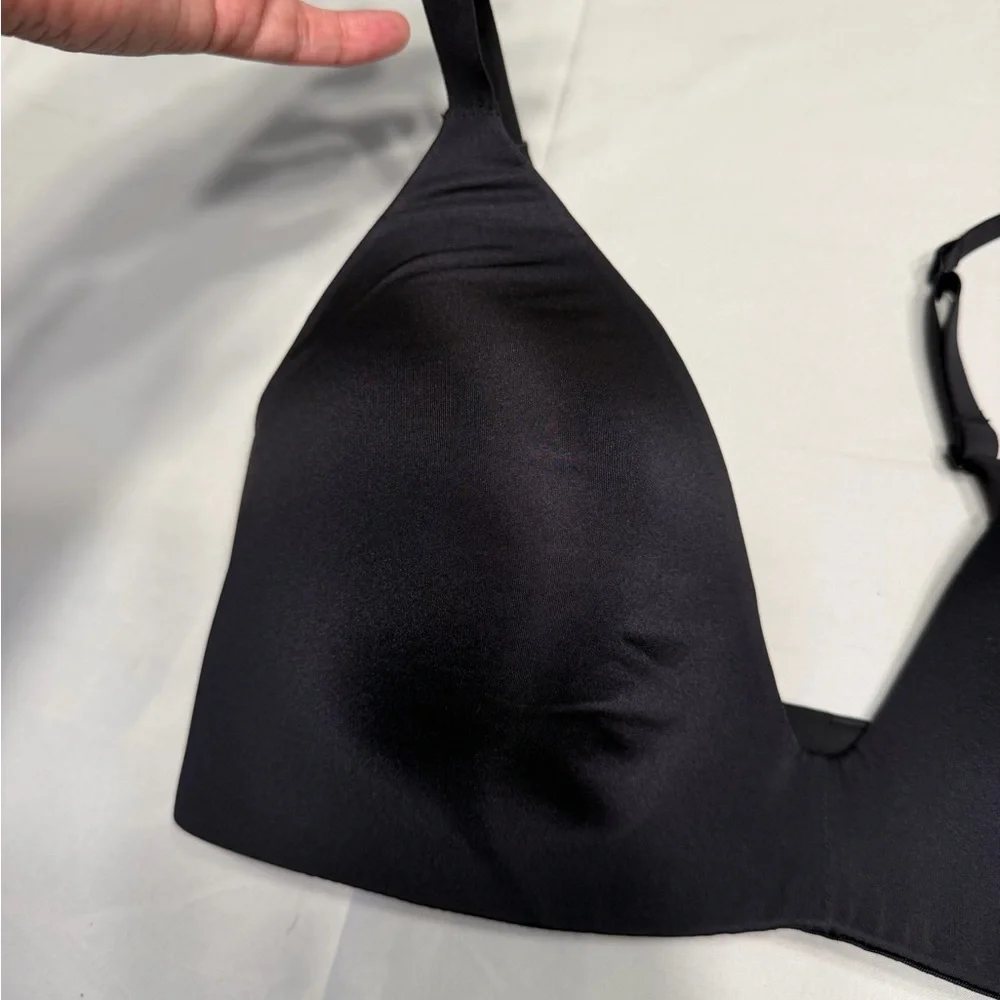 SKIMS Black Smooth Molded T-Shirt Bra - Picture 3 of 8